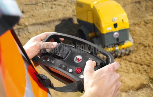Фото 3. Виброкаток траншейный Wacker Neuson RT 56-SC 2 с дистанционной системой управления